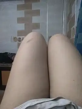 Snapshot of Hgkoutff chatting on 10-13-25, 09:15 Hgkoutff online show from 10-13-25, 09:15