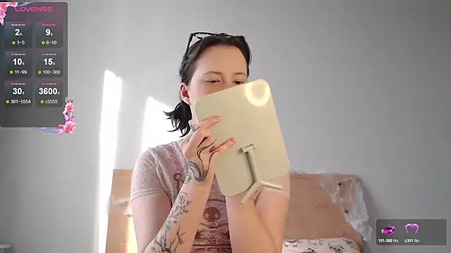 katlynaccerman online show from 10-31-25, 05:52