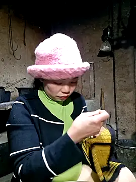 miomio-12 online show from 11-21-25, 01:43