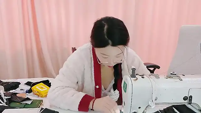 Snapshot of CCOO520 chatting on 10-27-25, 04:16 CCOO520 online show from 10-27-25, 04:16