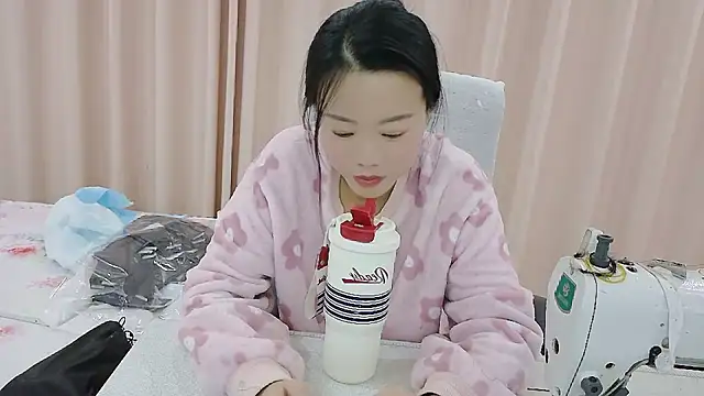 Snapshot of CCOO520 chatting on 10-28-25, 02:09 CCOO520 online show from 10-28-25, 02:09