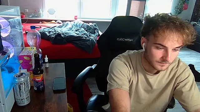 Snapshot of WolkenJunge2006 chatting on 10-06-25, 10:12 WolkenJunge2006 online show from 10-06-25, 10:12