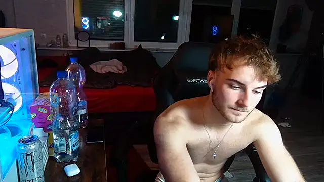 Snapshot of WolkenJunge2006 chatting on 10-08-25, 09:34 WolkenJunge2006 online show from 10-08-25, 09:34