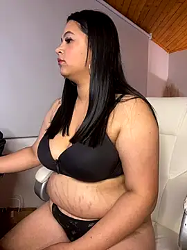 Snapshot of Emmi_boobs chatting on 10-11-25, 03:28 Emmi boobs online show from 10-11-25, 03:28