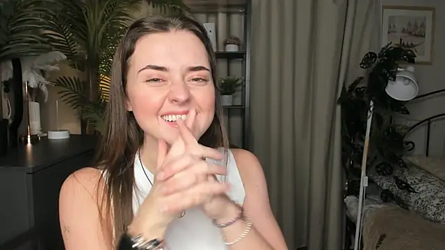 ThelmaJusto online show from 11-17-25, 03:51