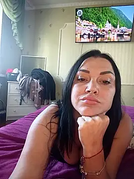 Snapshot of LuceSkys chatting on 10-15-25, 11:32 LuceSkys online show from 10-15-25, 11:32