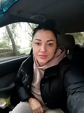 Snapshot of LuceSkys chatting on 10-17-25, 05:21 LuceSkys online show from 10-17-25, 05:21