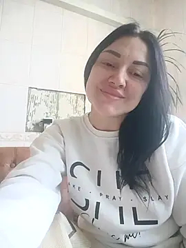 Snapshot of LuceSkys chatting on 11-01-25, 09:33 LuceSkys online show from 11-01-25, 09:33