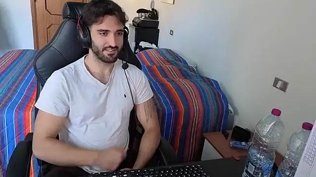 Al3xox02 online show from 04-17-26, 11:35