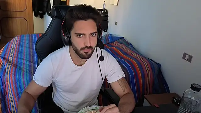 Al3xox02 online show from 04-27-26, 01:42