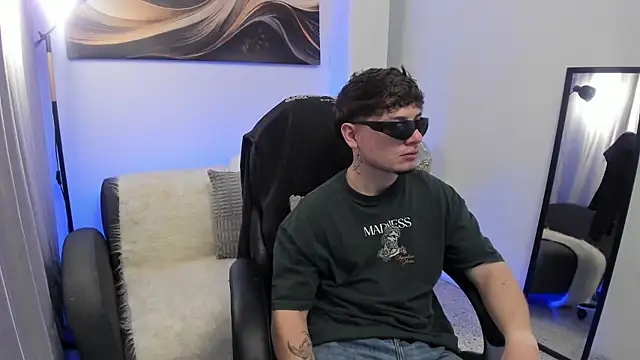 Leoo Miller online show from 01-11-26, 04:28