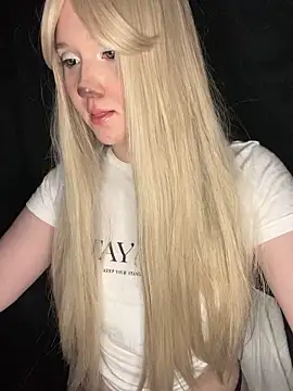 Snapshot of Darling_Bri_ chatting on 10-18-25, 06:30 Darling Bri online show from 10-18-25, 06:30