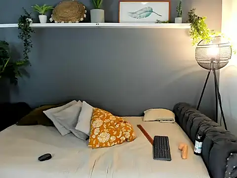 Snapshot of frodita_dream chatting on 12-17-25, 08:04 frodita dream online show from 12-17-25, 08:04