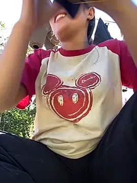 Snapshot of Pii_x chatting on 11-30-25, 02:15 Pii x online show from 11-30-25, 02:15