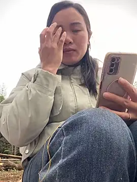 Snapshot of Pii_x chatting on 12-18-25, 01:11 Pii x online show from 12-18-25, 01:11