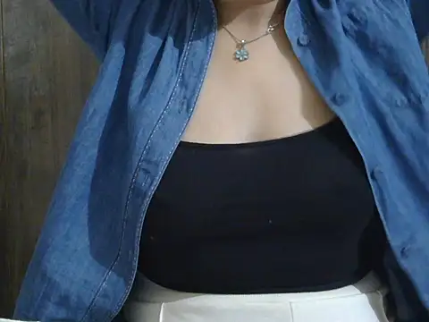 Snapshot of Hot_Meadow chatting on 11-22-25, 06:40 Hot Meadow online show from 11-22-25, 06:40