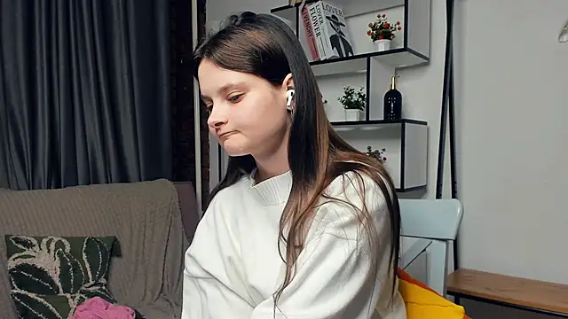 Snapshot of SkyDoll chatting on 10-06-25, 09:23 SkyDoll online show from 10-06-25, 09:23