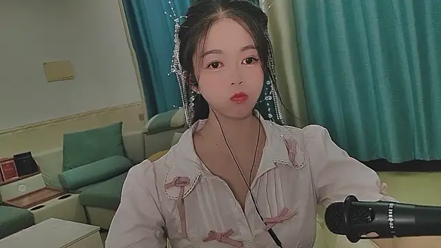 Q Yumi online show from 10-17-25, 12:30