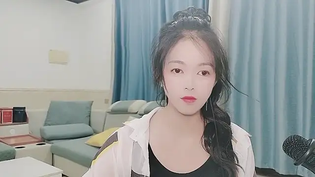 Q Yumi online show from 10-18-25, 02:29