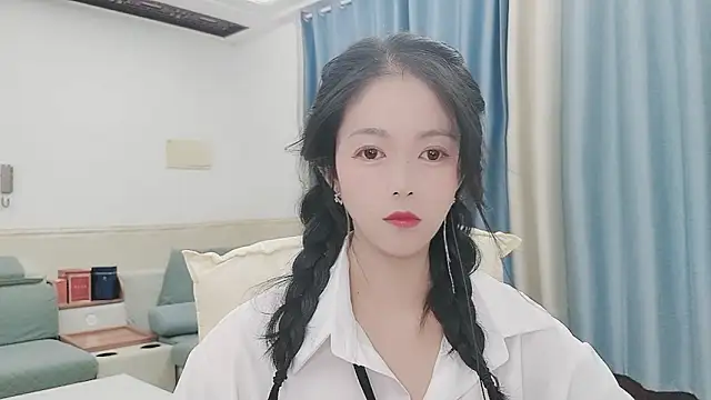 Q Yumi online show from 10-20-25, 12:05