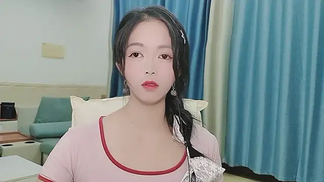 Q Yumi online show from 10-21-25, 10:27