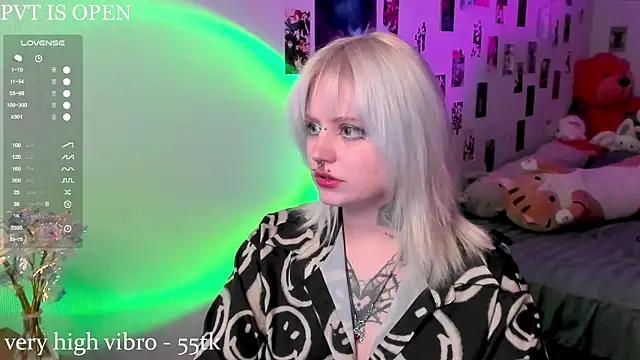 Snapshot of bixxxiz chatting on 01-14-26, 12:44 bixxxiz online show from 01-14-26, 12:44