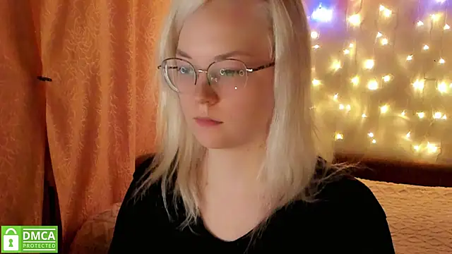 Snapshot of HoneyDazzle chatting on 11-28-25, 07:38 HoneyDazzle online show from 11-28-25, 07:38