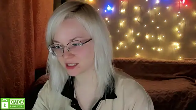 Snapshot of HoneyDazzle chatting on 12-04-25, 09:12 HoneyDazzle online show from 12-04-25, 09:12