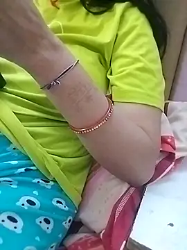 Snapshot of Priyanka_17 chatting on 10-16-25, 07:37 Priyanka 17 online show from 10-16-25, 07:37