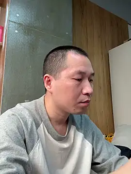 yichengm online show from 10-07-25, 03:25