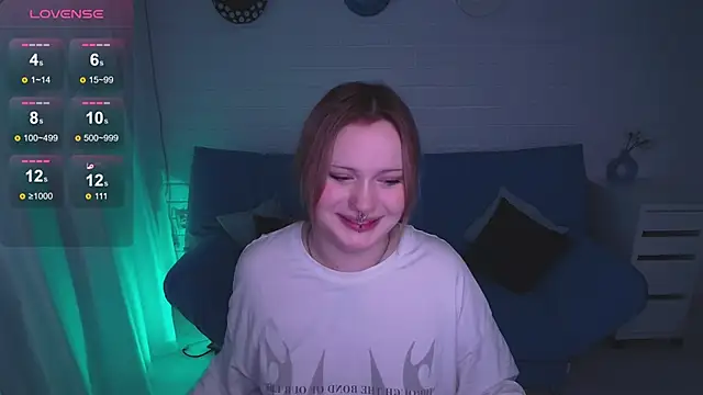 AuroraMour online show from 10-21-25, 04:13