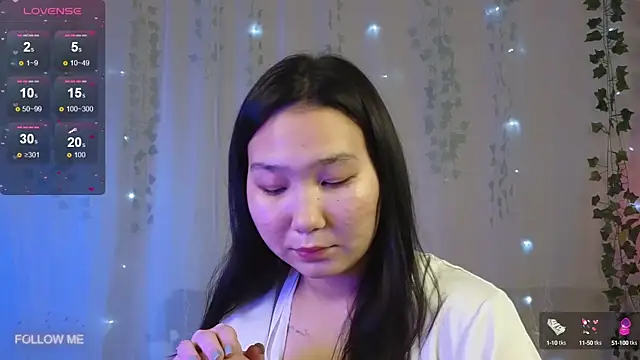 Yoon Mii online show from 10-13-25, 12:27