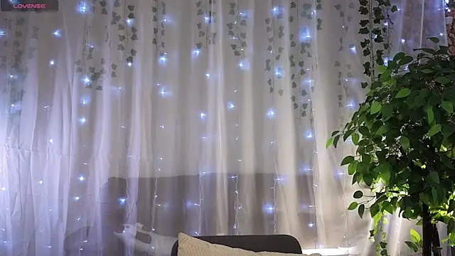 Yoon Mii online show from 10-18-25, 07:42