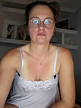 xcrazzycat online show from 04-17-26, 08:45