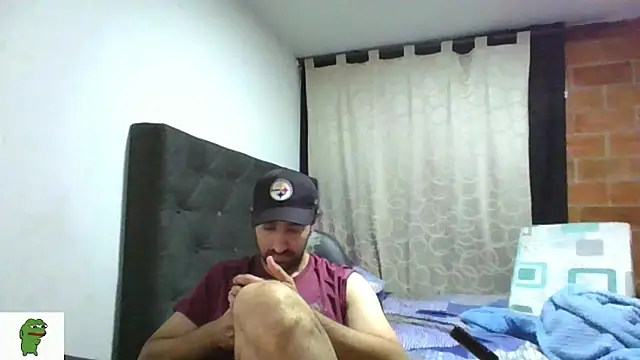 Snapshot of coolfriki chatting on 07-21-26, 02:25 coolfriki online show from 07-21-26, 02:25