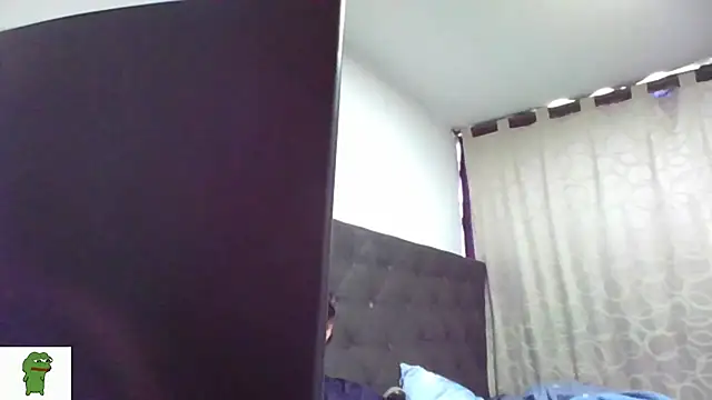 Snapshot of coolfriki chatting on 07-24-26, 07:45 coolfriki online show from 07-24-26, 07:45