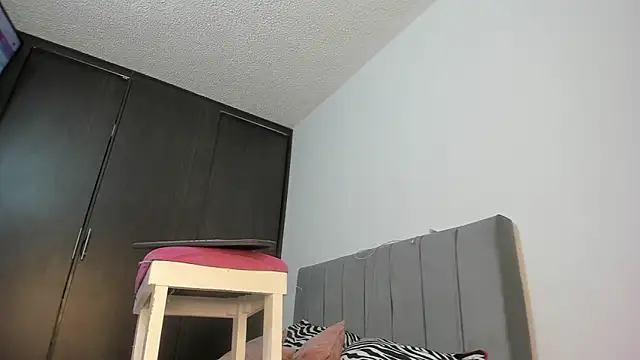 emy collyns online show from 10-17-25, 02:48