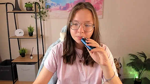 Snapshot of Nuura_Moore chatting on 10-24-25, 01:24 Nuura Moore online show from 10-24-25, 01:24