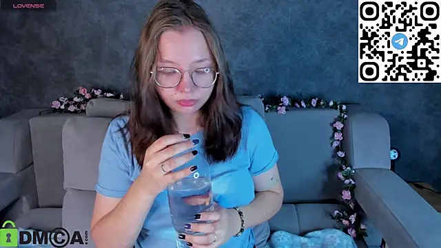 Snapshot of Nuura_Moore chatting on 11-13-25, 01:04 Nuura Moore online show from 11-13-25, 01:04