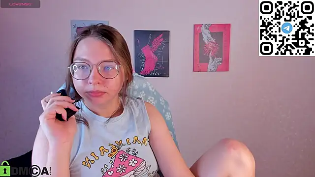 Snapshot of Nuura_Moore chatting on 11-22-25, 01:04 Nuura Moore online show from 11-22-25, 01:04