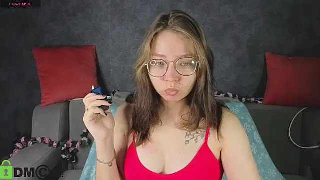 Snapshot of Nuura_Moore chatting on 11-24-25, 01:05 Nuura Moore online show from 11-24-25, 01:05