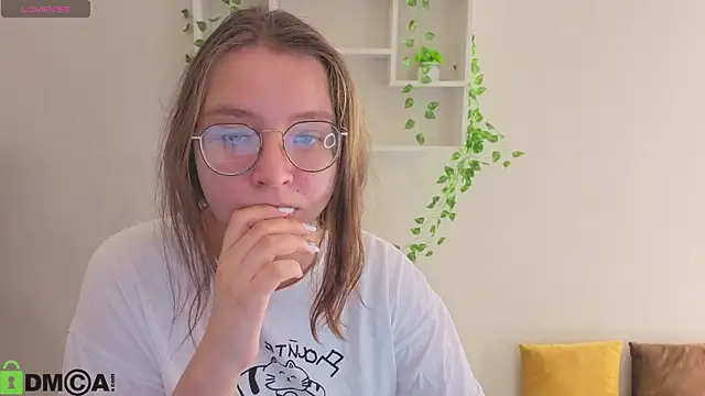 Snapshot of Nuura_Moore chatting on 12-04-25, 01:04 Nuura Moore online show from 12-04-25, 01:04