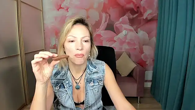 AlinaMoor online show from 12-01-25, 06:40