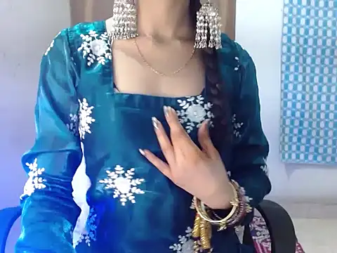 Roiseeee online show from 02-19-26, 05:03