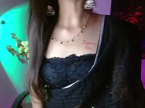 Roiseeee online show from 04-25-26, 01:41