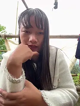 Snapshot of TrangNemo chatting on 10-27-25, 08:51 TrangNemo online show from 10-27-25, 08:51