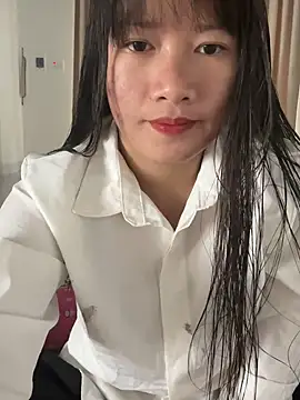 Snapshot of TrangNemo chatting on 11-11-25, 12:54 TrangNemo online show from 11-11-25, 12:54