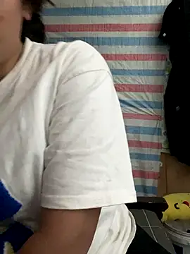 Snapshot of TrangNemo chatting on 11-15-25, 12:13 TrangNemo online show from 11-15-25, 12:13