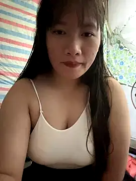 Snapshot of TrangNemo chatting on 11-16-25, 01:22 TrangNemo online show from 11-16-25, 01:22