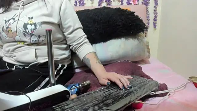 Lunabunnycreamy online show from 01-15-26, 01:32